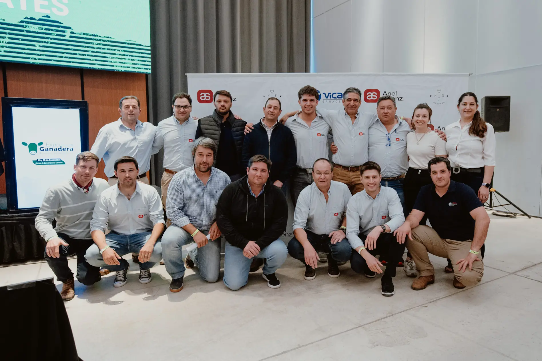 Nosotros - Ariel Saenz